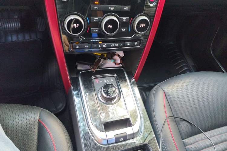 Used Land Rover Discovery Sport 2019 240 PS SE Dynamic Version China VI Standard Gear Lever