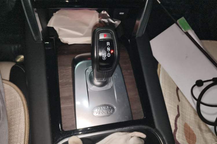 Used Land Rover Discovery Sport 2021 249 PS R-Dynamic HSE Luxury Custom Edition Gear Lever