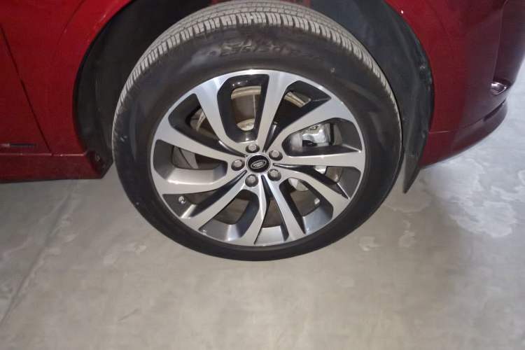 Used Land Rover Discovery Sport 2020 249 PS R-Dynamic Performance Edition Right Front Wheel Hub