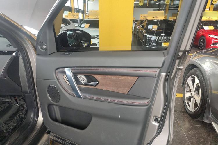 Used Land Rover Discovery Sport 2021 249 PS R-Dynamic S Performance Edition Interior 5