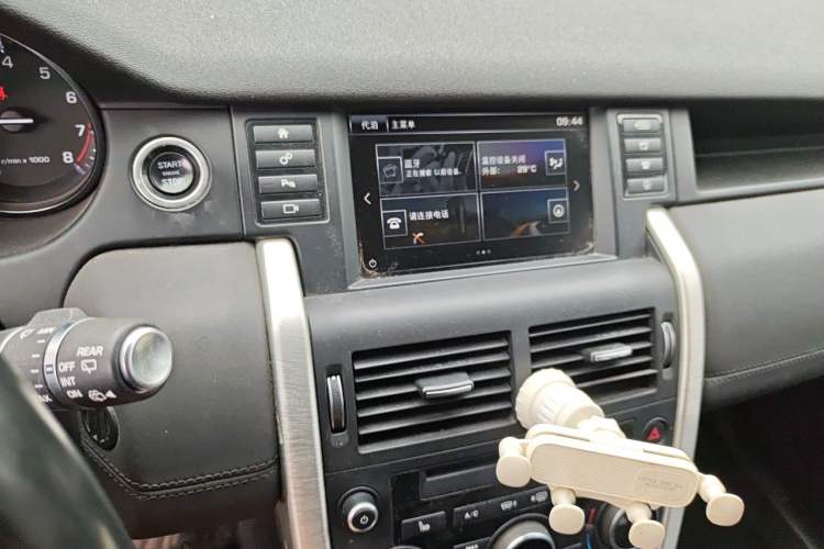 Used Land Rover Discovery Sport 2015 2.0T SE Audio And AC Panel