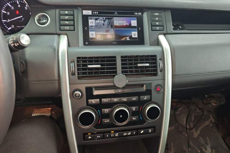 Used Land Rover Discovery Sport 2015 2.0T HSE LUXURY Audio And AC Panel