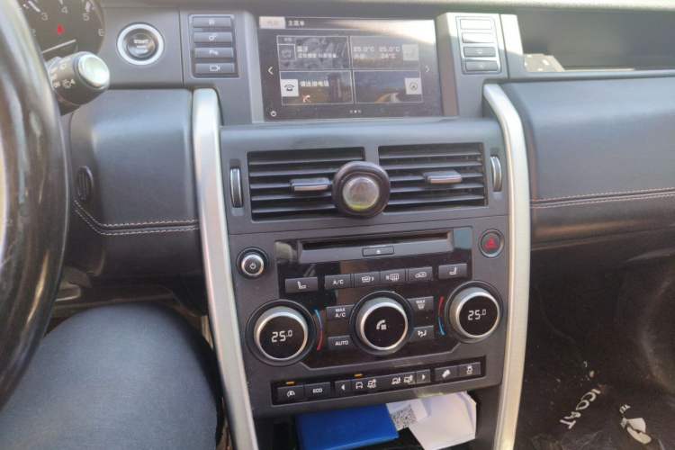 Used Land Rover Discovery Sport 2015 2.0T SE Audio And AC Panel