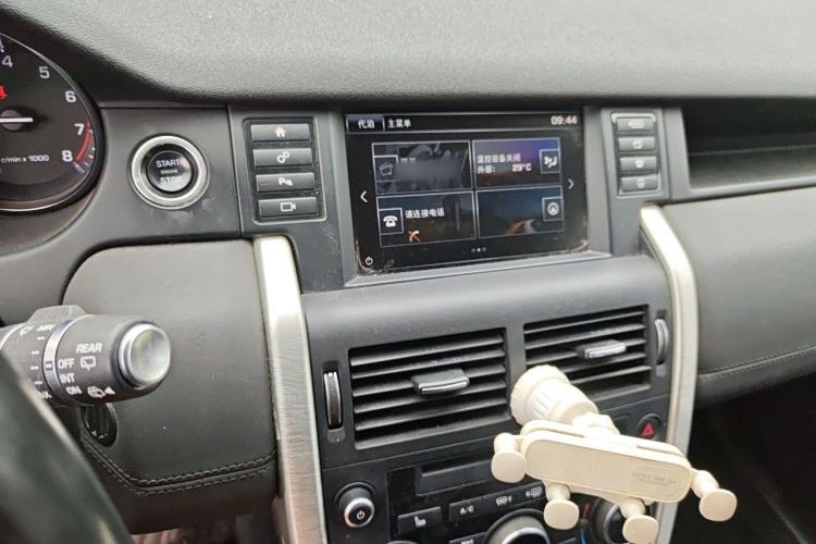 Used Land Rover Discovery Sport 2015 2.0T SE Audio And AC Panel
