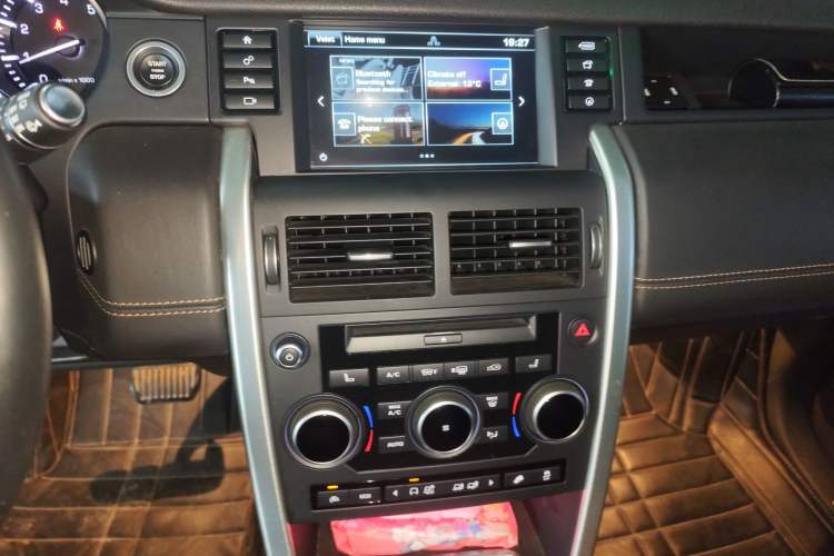Used Land Rover Discovery Sport 2015 2.0T SE Audio And AC Panel