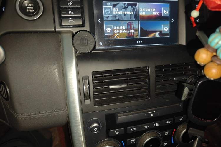 Used Land Rover Discovery Sport 2015 2.0T SE Audio And AC Panel
