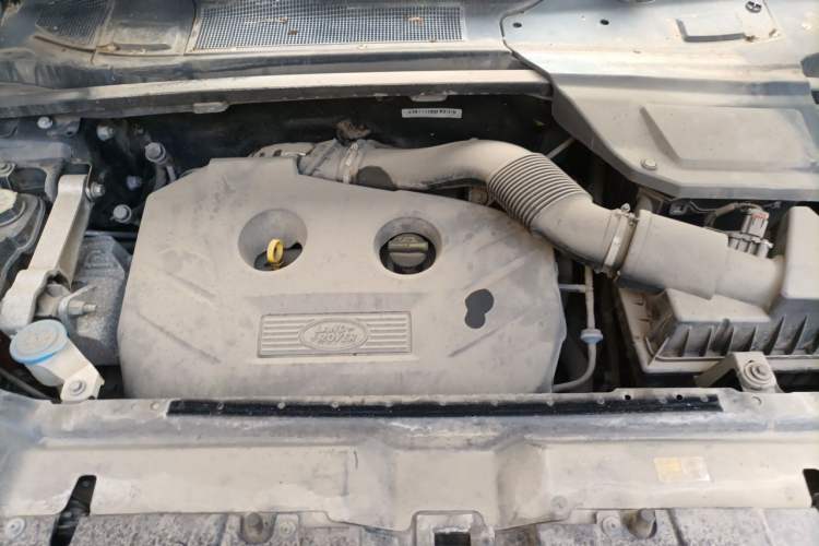 Used Land Rover Discovery Sport 2015 2.0T HSE LUXURY Engine Bay