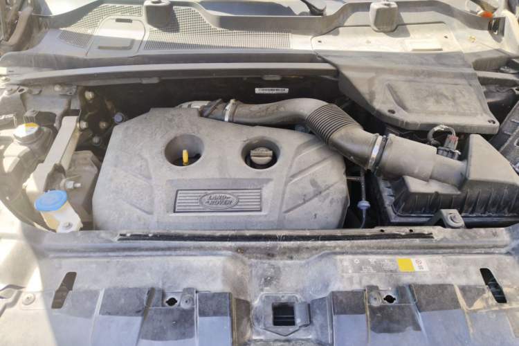Used Land Rover Discovery Sport 2015 2.0T SE Engine Bay