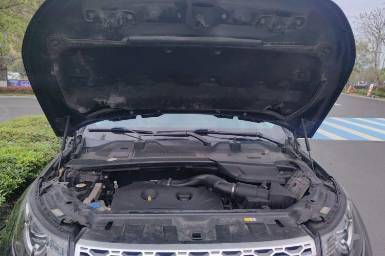 Used Land Rover Discovery Sport 2015 2.0T HSE LUXURY Engine Bay