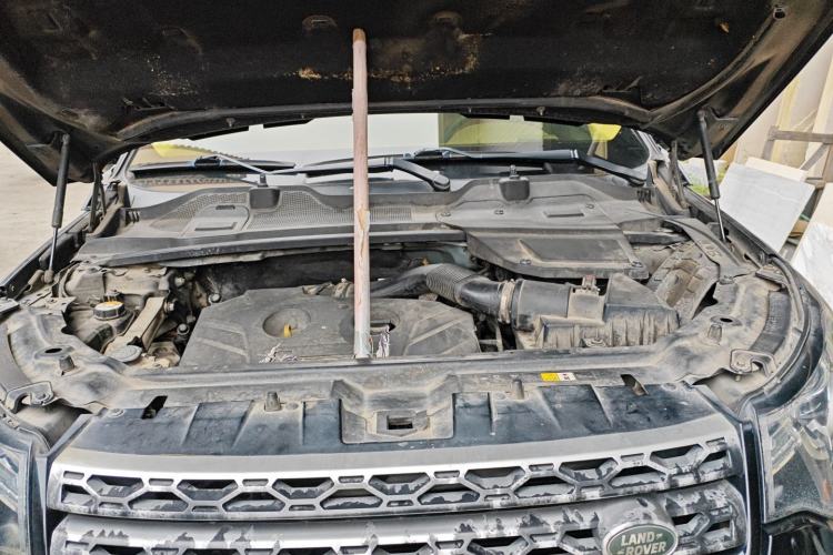 Used Land Rover Discovery Sport 2015 2.0T HSE LUXURY Engine Bay