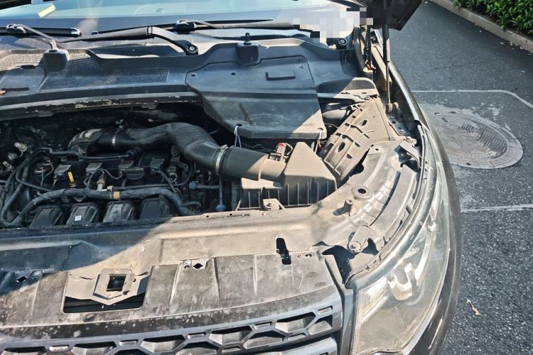 Used Land Rover Discovery Sport 2015 2.0T SE Engine Bay Left