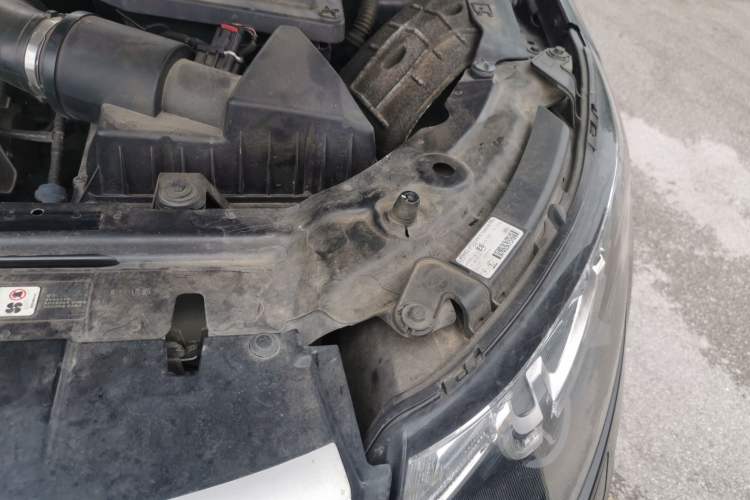 Used Land Rover Discovery Sport 2015 2.0T HSE LUXURY Engine Bay Left