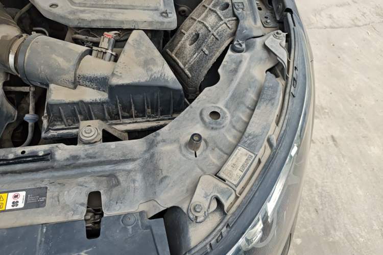 Used Land Rover Discovery Sport 2015 2.0T SE Engine Bay Left