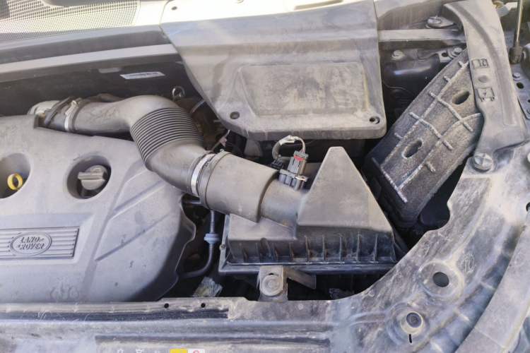Used Land Rover Discovery Sport 2015 2.0T SE Engine Bay Left