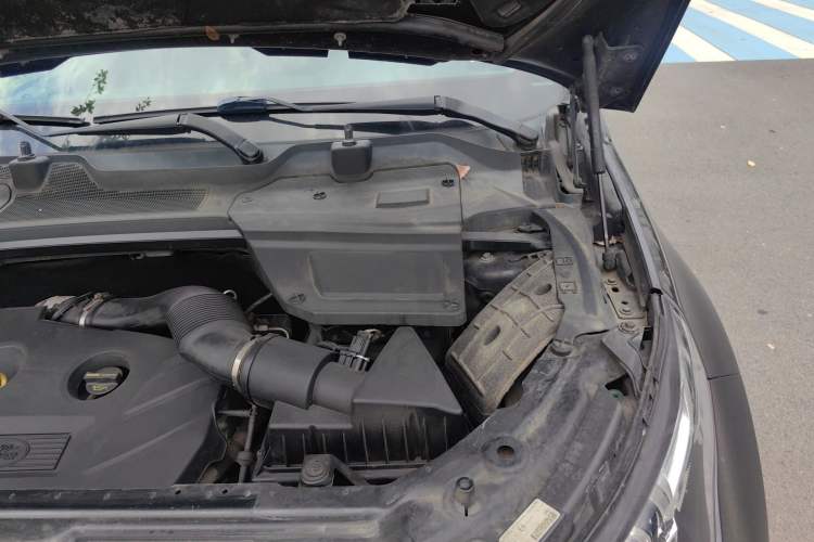 Used Land Rover Discovery Sport 2015 2.0T HSE LUXURY Engine Bay Left