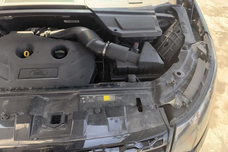 Used Land Rover Discovery Sport 2015 2.0T SE Engine Bay Left