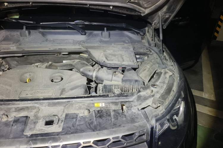 Used Land Rover Discovery Sport 2015 2.0T SE Engine Bay Left