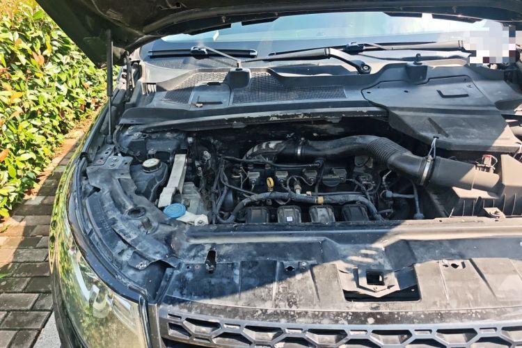 Used Land Rover Discovery Sport 2015 2.0T SE Engine Bay Right