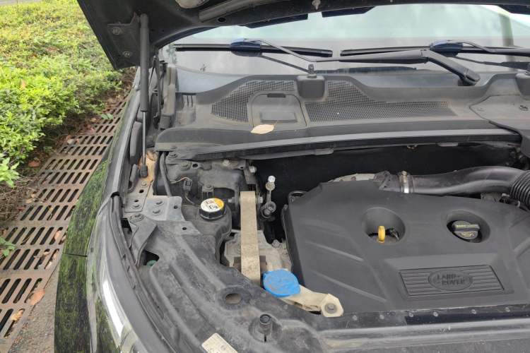 Used Land Rover Discovery Sport 2015 2.0T HSE LUXURY Engine Bay Right
