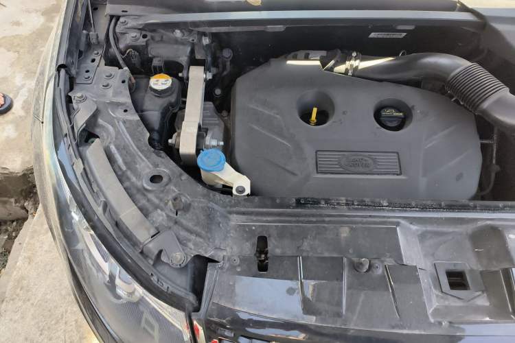 Used Land Rover Discovery Sport 2015 2.0T SE Engine Bay Right
