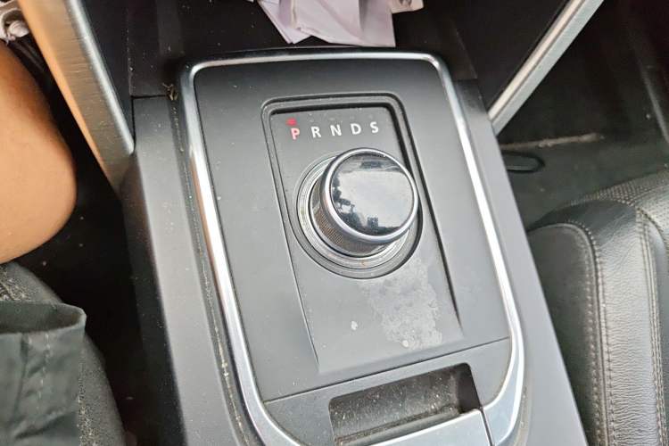 Used Land Rover Discovery Sport 2015 2.0T SE Gear Lever