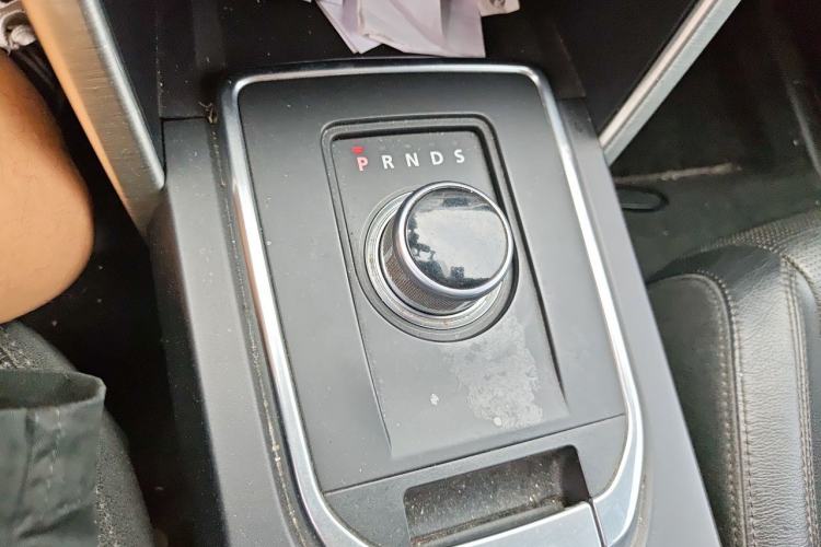 Used Land Rover Discovery Sport 2015 2.0T SE Gear Lever