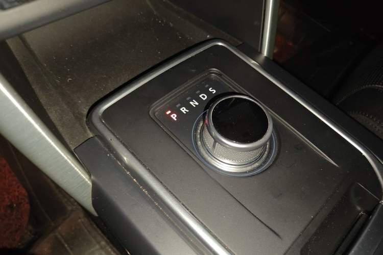 Used Land Rover Discovery Sport 2015 2.0T SE Gear Lever