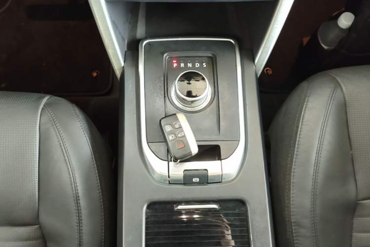 Used Land Rover Discovery Sport 2015 2.0T HSE LUXURY Gear Lever