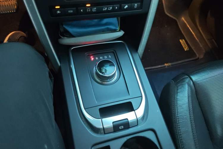 Used Land Rover Discovery Sport 2015 2.0T SE Gear Lever