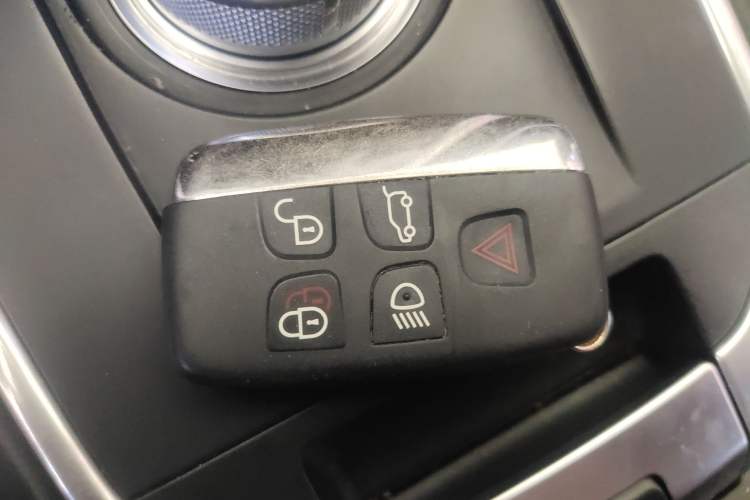 Used Land Rover Discovery Sport 2015 2.0T HSE LUXURY Interior 1