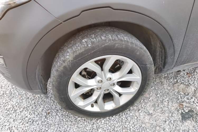 Used Land Rover Discovery Sport 2015 2.0T SE Left Front Wheel Hub