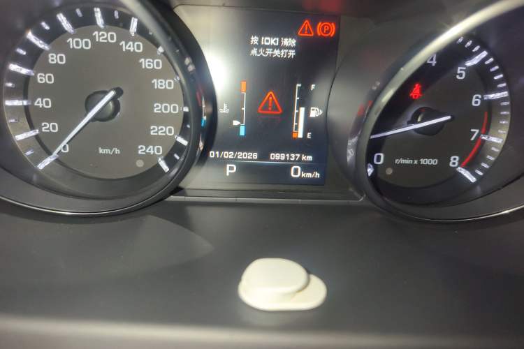 Used Land Rover Discovery Sport 2015 2.0T SE Odometer Close Up