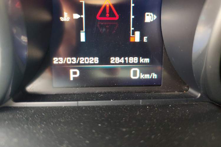 Used Land Rover Discovery Sport 2015 2.0T HSE LUXURY Odometer Close Up