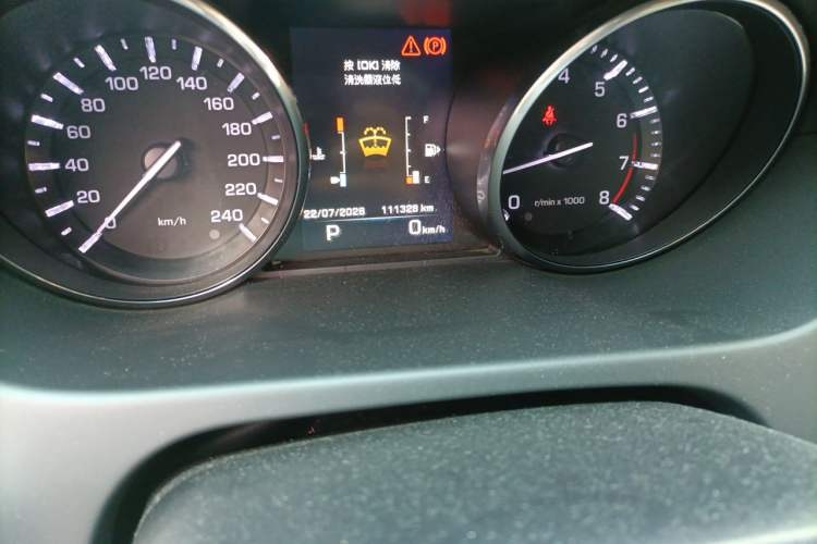 Used Land Rover Discovery Sport 2015 2.0T HSE LUXURY Odometer Close Up