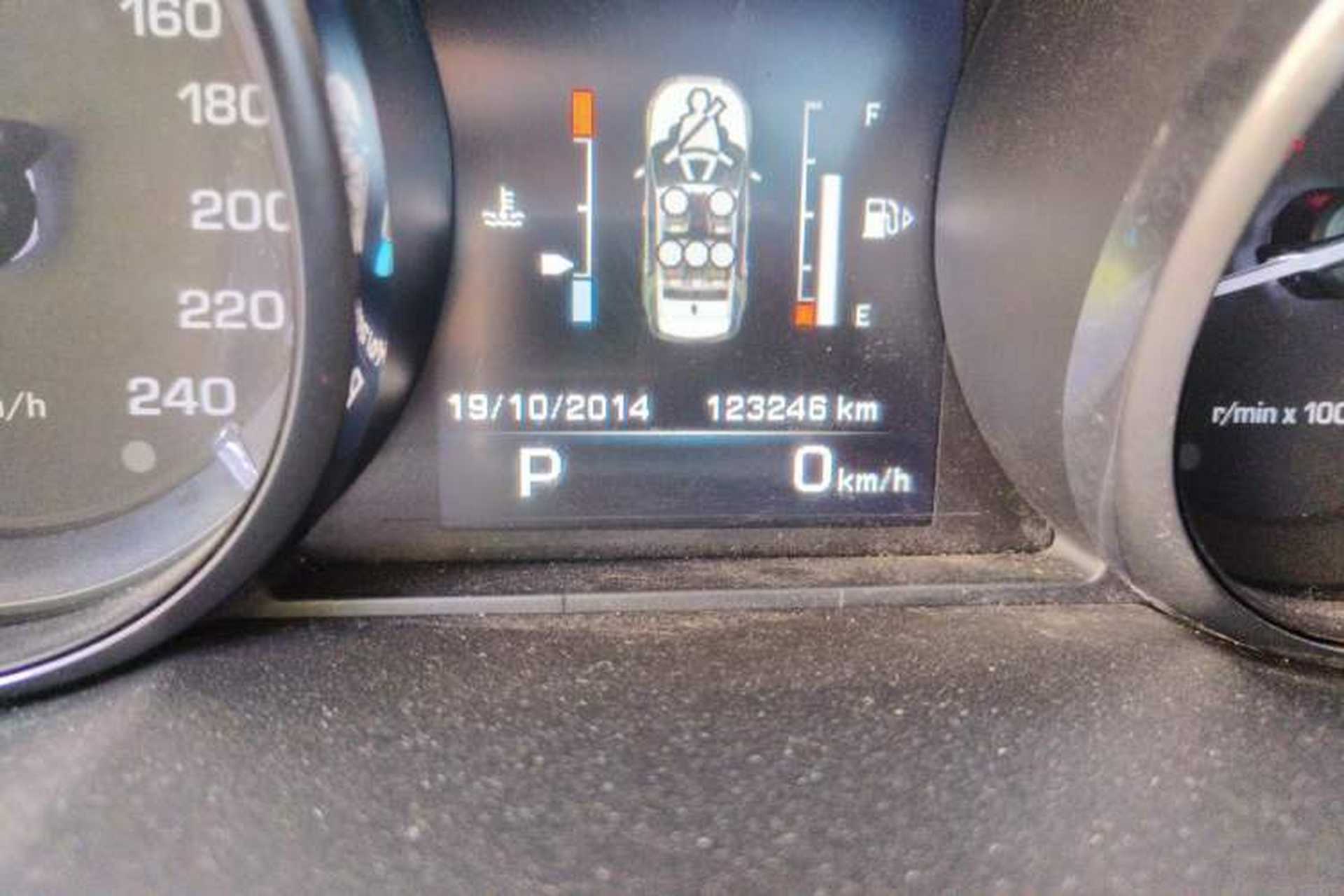 Used Land Rover Discovery Sport 2015 2.0T SE Odometer Close Up