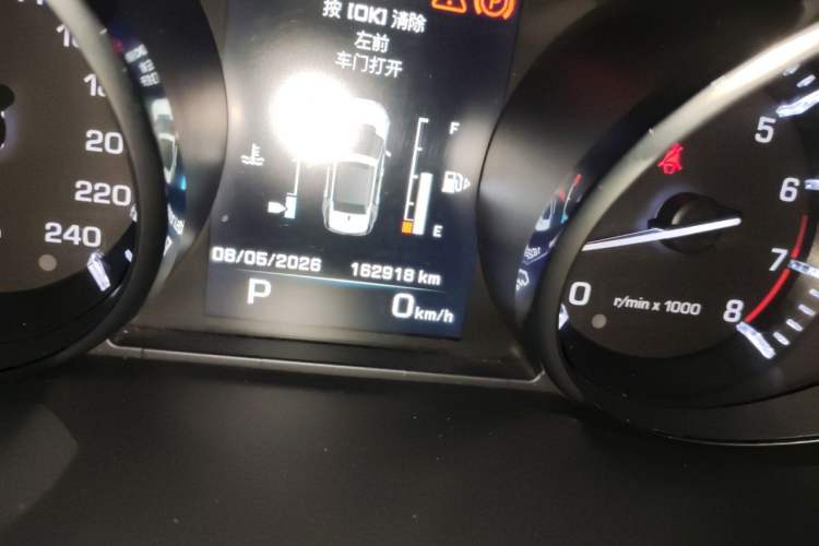 Used Land Rover Discovery Sport 2015 2.0T HSE LUXURY Odometer Close Up
