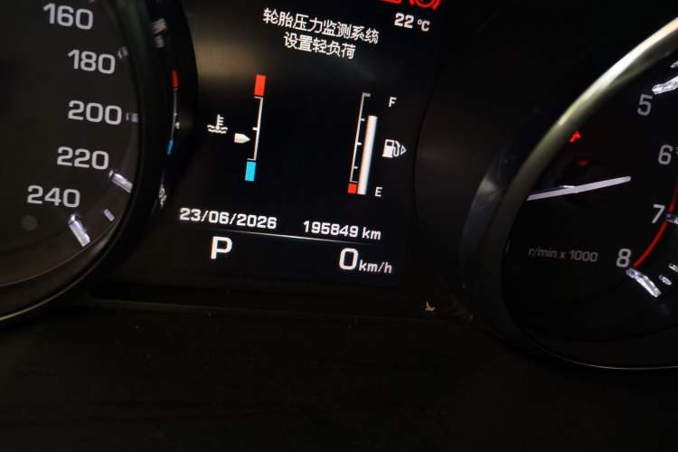 Used Land Rover Discovery Sport 2015 2.0T HSE LUXURY Odometer Close Up