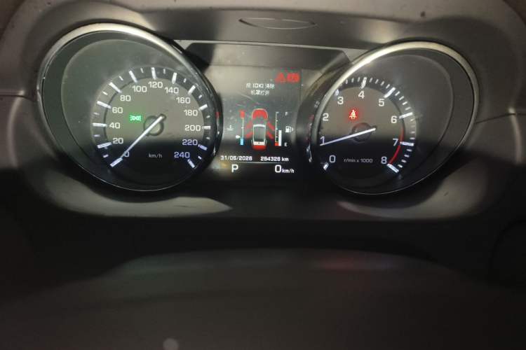Used Land Rover Discovery Sport 2015 2.0T SE Odometer Close Up