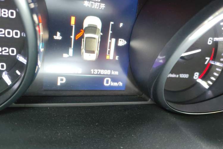 Used Land Rover Discovery Sport 2015 2.0T SE Odometer Close Up