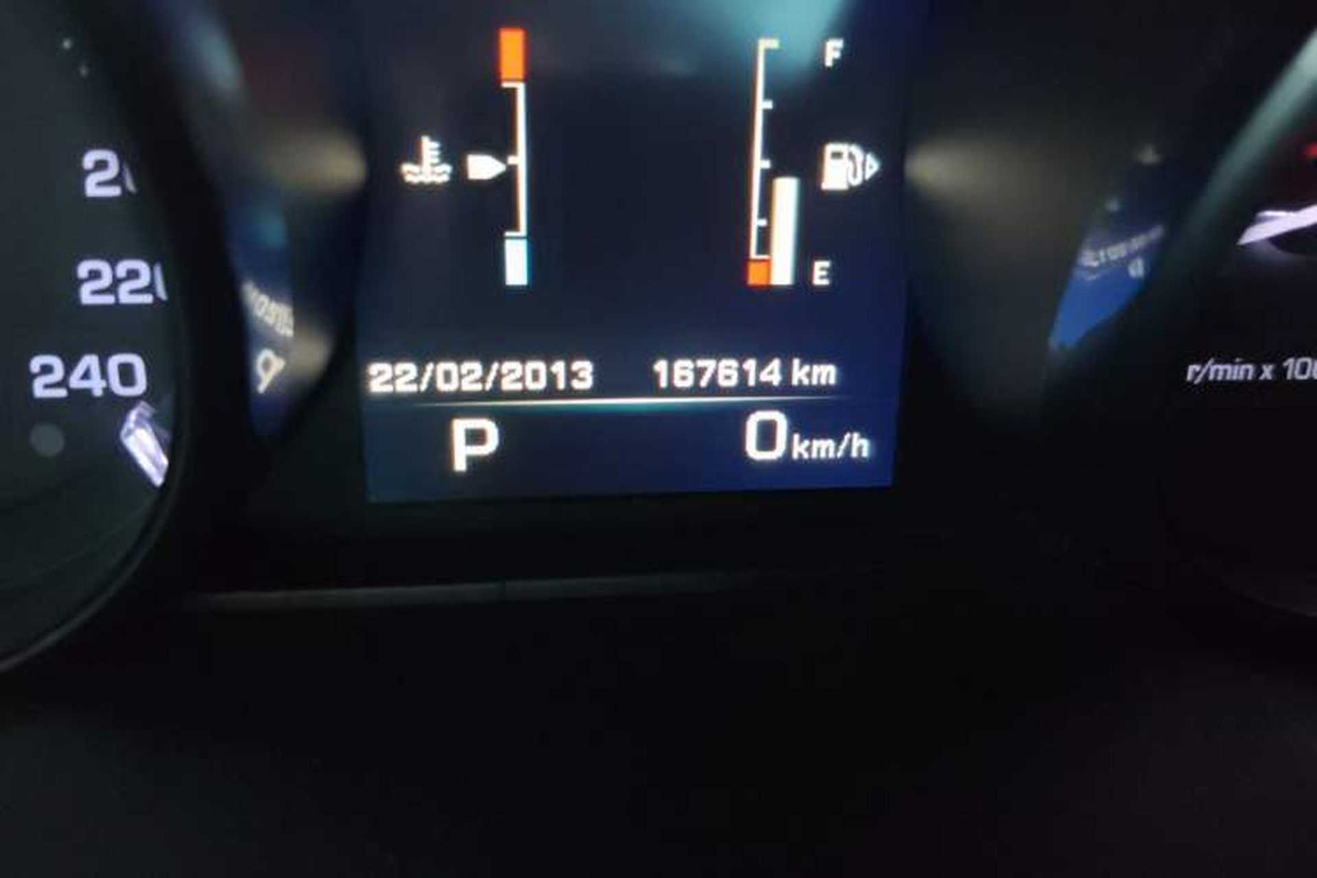 Used Land Rover Discovery Sport 2015 2.0T SE Odometer Close Up