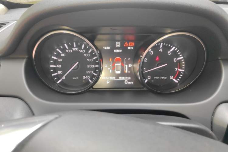 Used Land Rover Discovery Sport 2015 2.0T HSE LUXURY Odometer Close Up