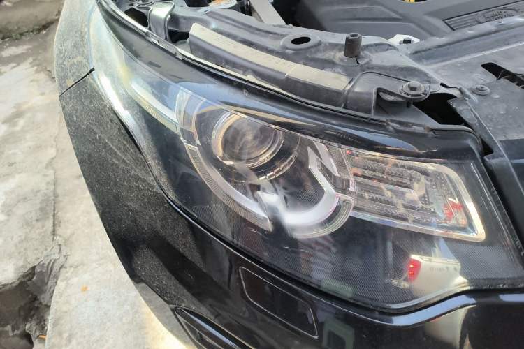 Used Land Rover Discovery Sport 2015 2.0T SE Right Front Headlight