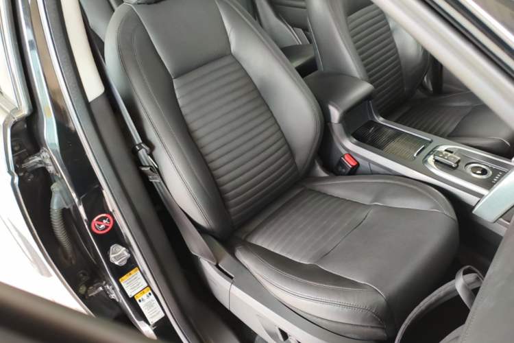 Used Land Rover Discovery Sport 2015 2.0T HSE LUXURY Right Front Seat
