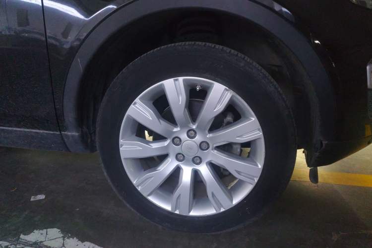 Used Land Rover Discovery Sport 2015 2.0T SE Right Front Wheel Hub