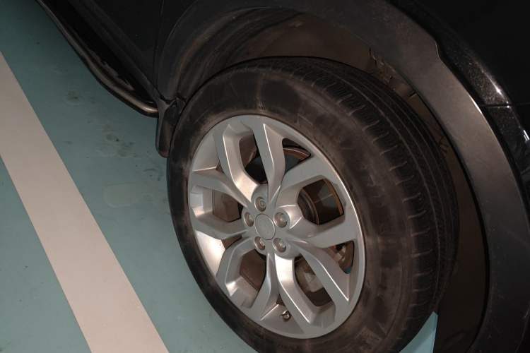 Used Land Rover Discovery Sport 2015 2.0T SE Right Front Wheel Hub