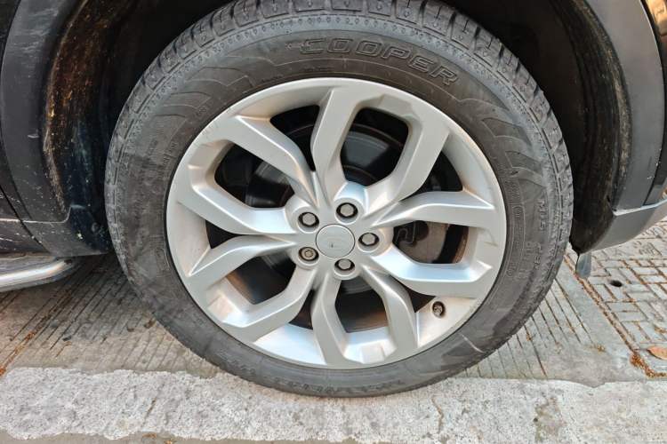 Used Land Rover Discovery Sport 2015 2.0T SE Right Front Wheel Hub