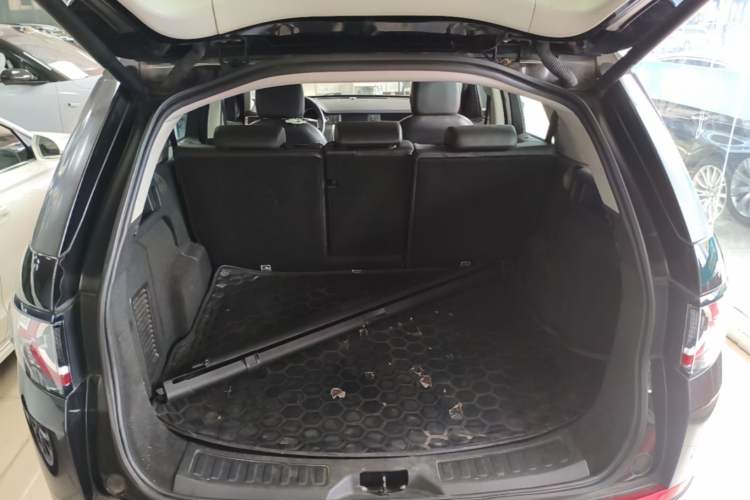 Used Land Rover Discovery Sport 2015 2.0T HSE LUXURY Trunk
