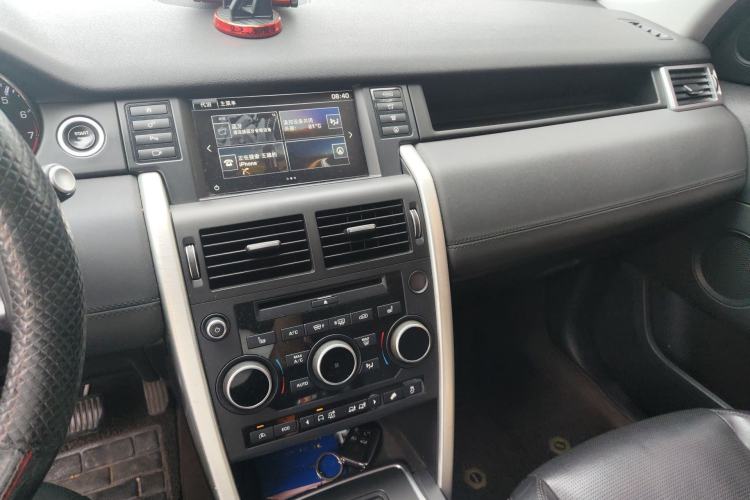 Used Land Rover Discovery Sport 2015 2.0T SE Audio And AC Panel