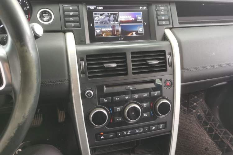 Used Land Rover Discovery Sport 2015 2.0T SE Audio And AC Panel