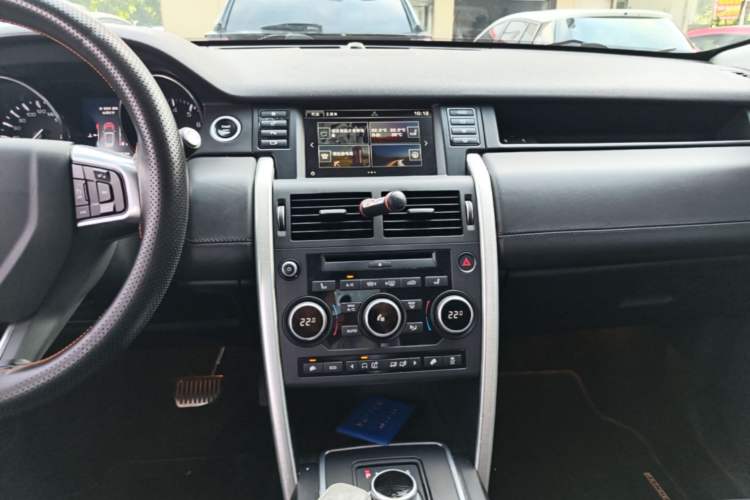 Used Land Rover Discovery Sport 2015 2.0T HSE LUXURY Audio And AC Panel